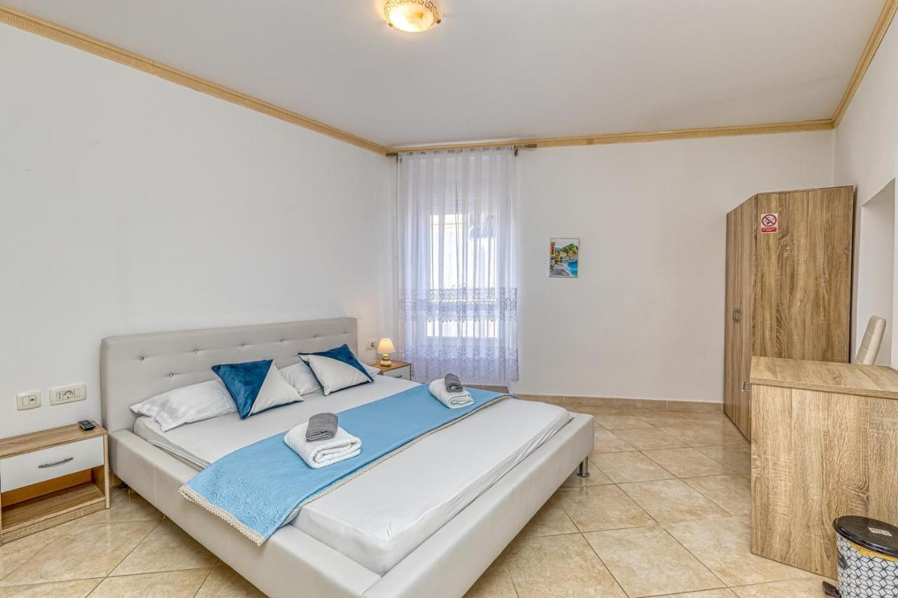 Rooms On Liberty Square Porec Exterior photo