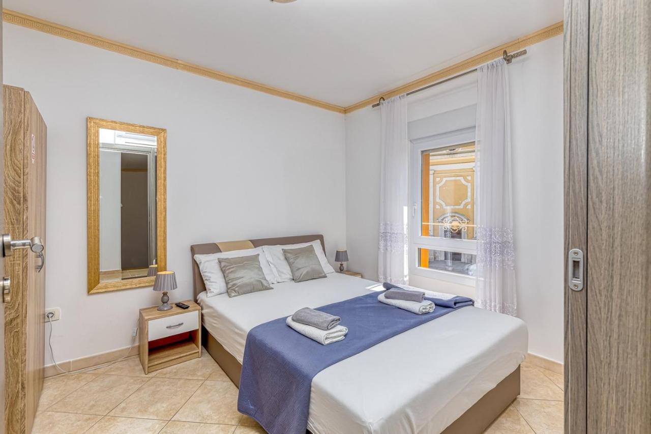Rooms On Liberty Square Porec Exterior photo